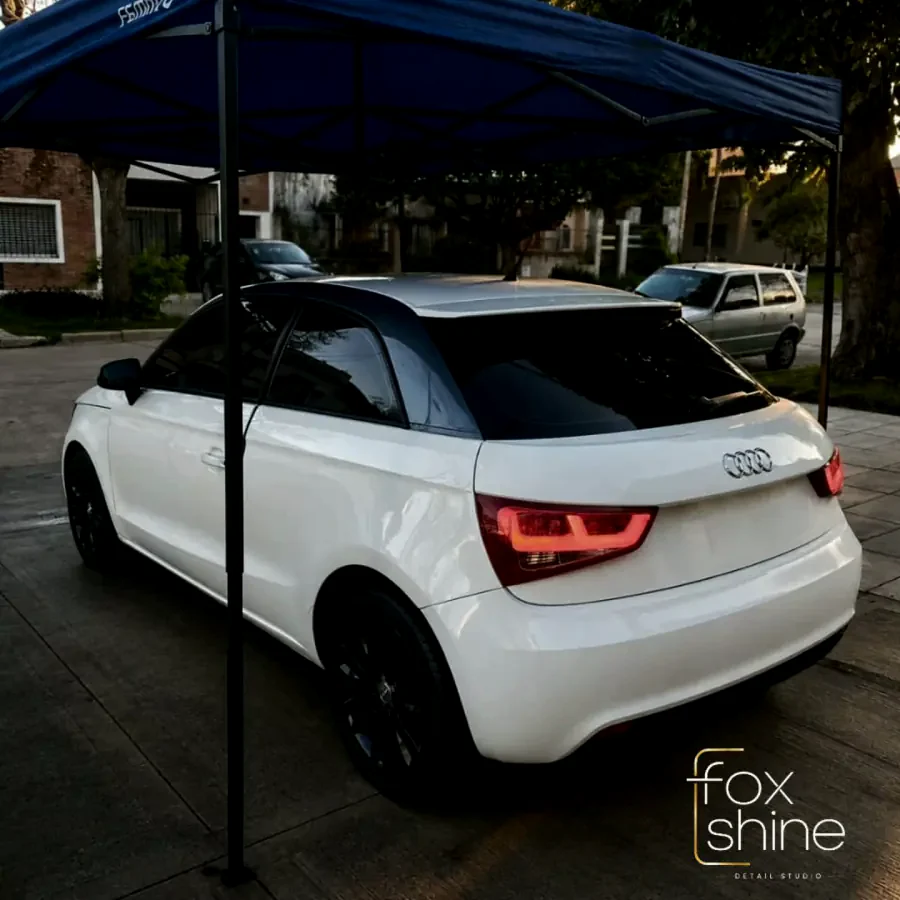 Audi A1 blanco de atrás