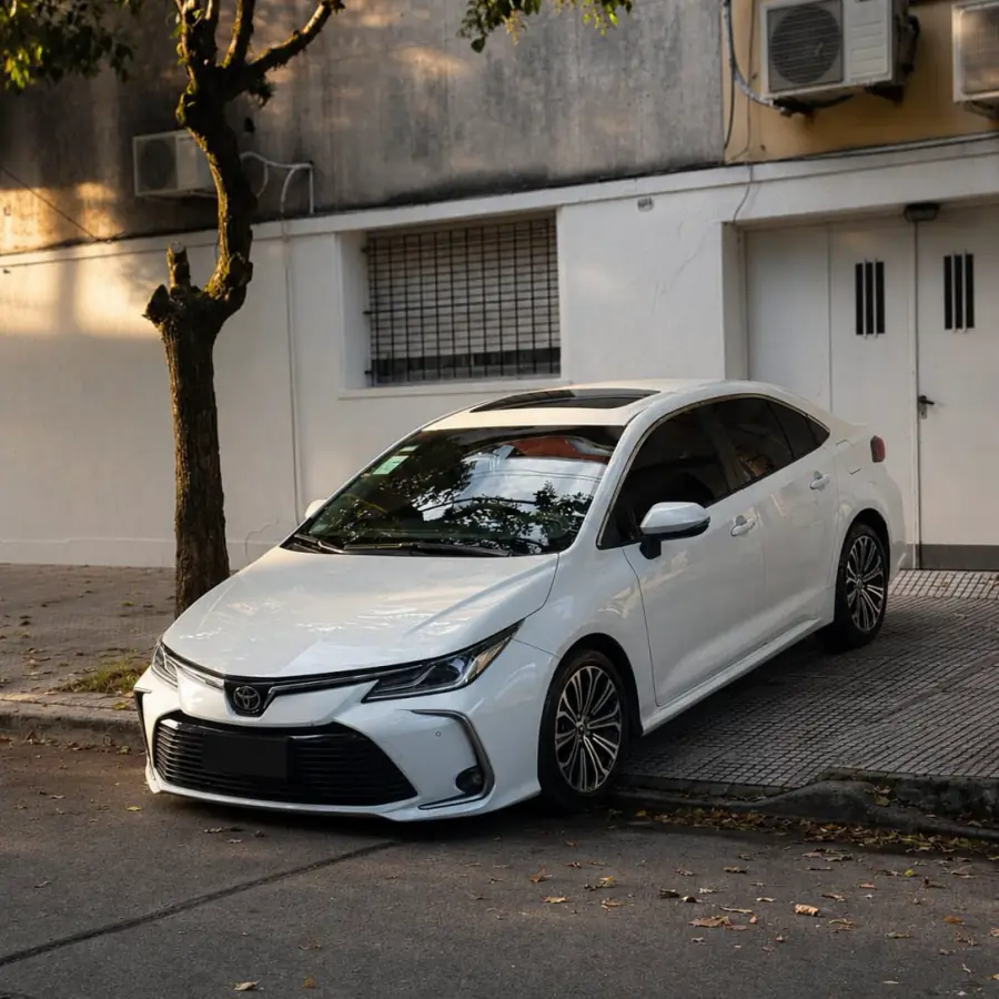 Toyota Corolla blanco detallado